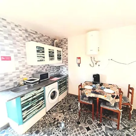 Apartman Bali Tropicana One Bedroom Flat T1 With Ac Portatil, Garden, Parking Place