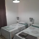 Tropicana One Bedroom Flat T1 With Ac Portatil, Garden And Parking Place * Албуфейра