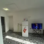 Tropicana One Bedroom Flat T1 With Ac Portatil, Garden And Parking Place Албуфейра
