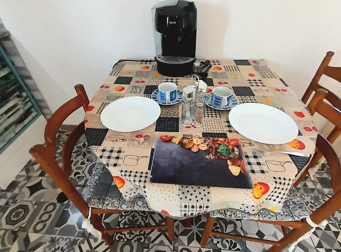 Tropicana One Bedroom Flat T1 With Ac Portatil, Garden And Parking Place アパート