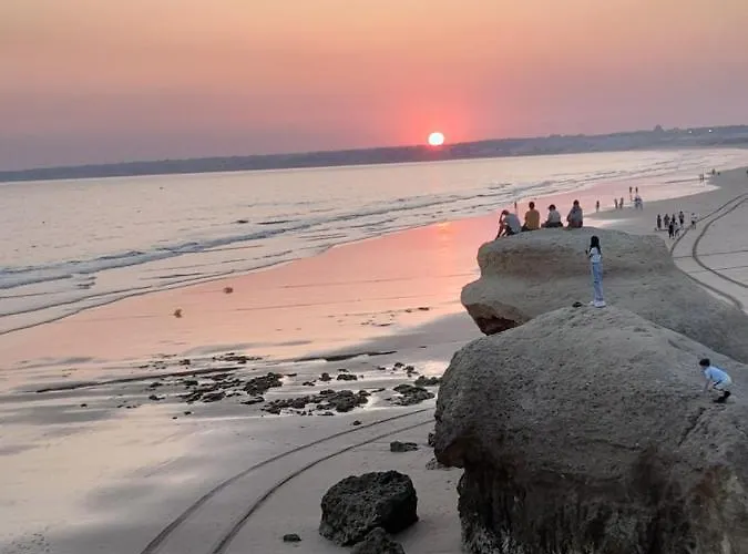 Tropicana One Bedroom Flat T1 With Ac Portatil, Garden And Parking Place アパート アルブフェイラ