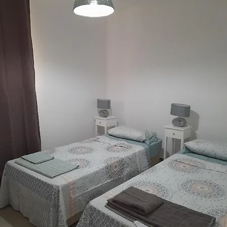 Tropicana One Bedroom Flat T1 With Ac Portatil, Garden And Parking Place * Albufeira