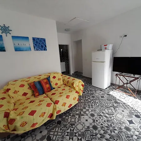 Tropicana One Bedroom Flat T1 With Ac Portatil, Garden And Parking Place Apartment Albufeira