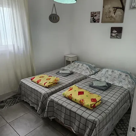 Apartment Tropicana One Bedroom Flat T1 With Ac Portatil, Garden And Parking Place Albufeira