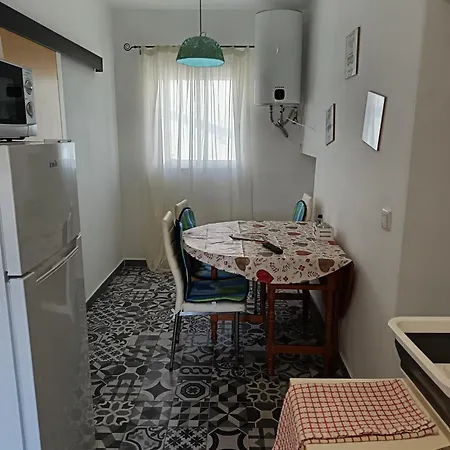 Apartament Bali Tropicana One Bedroom Flat T1 With Ac Portatil, Garden, Parking Place