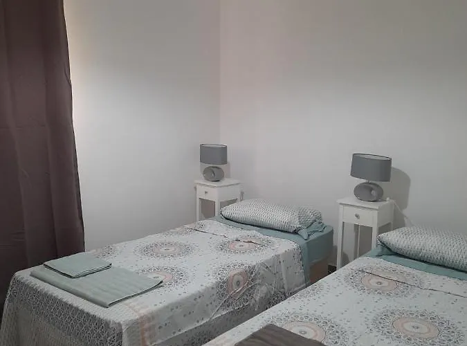 Tropicana One Bedroom Flat T1 With Ac Portatil, Garden And Parking Place * Albufeira
