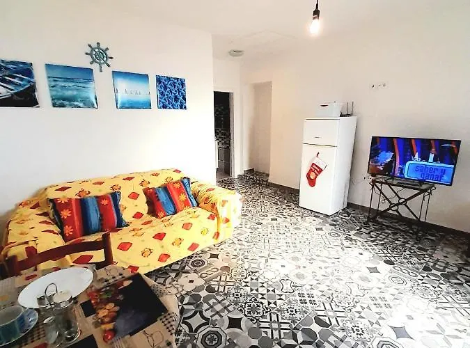 Tropicana One Bedroom Flat T1 With Ac Portatil, Garden And Parking Place
