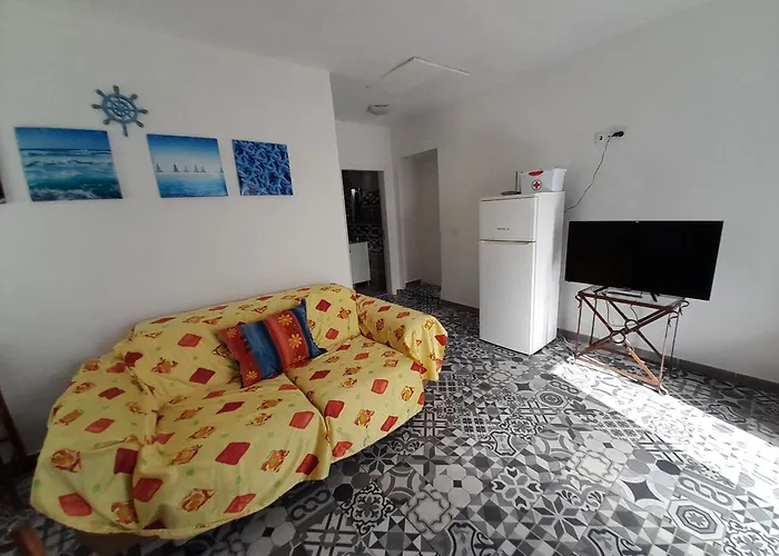 Tropicana One Bedroom Flat T1 With Ac Portatil, Garden And Parking Place Apartamento Albufeira