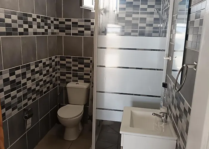 Tropicana One Bedroom Flat T1 With Ac Portatil, Garden And Parking Place Albufeira