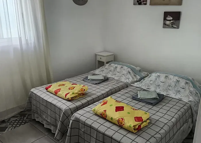 Apartment Tropicana One Bedroom Flat T1 With Ac Portatil, Garden And Parking Place Albufeira